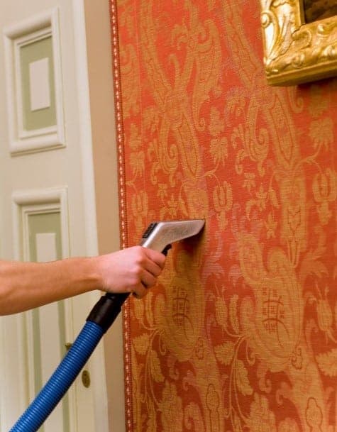 Professionele reiniging van historische wandbespanning op locatie