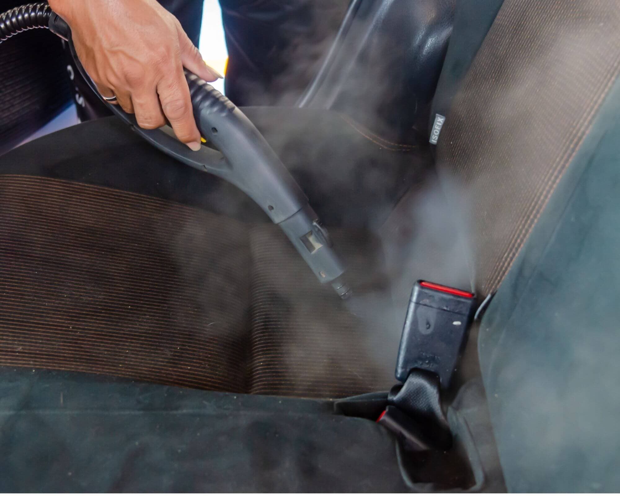 Autobekleding reinigen