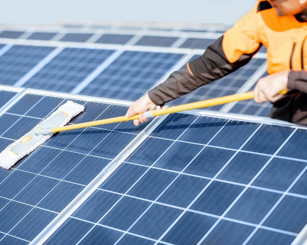 Professioneel zonnepanelen laten reinigen in Leeuwarden door vakspecialist