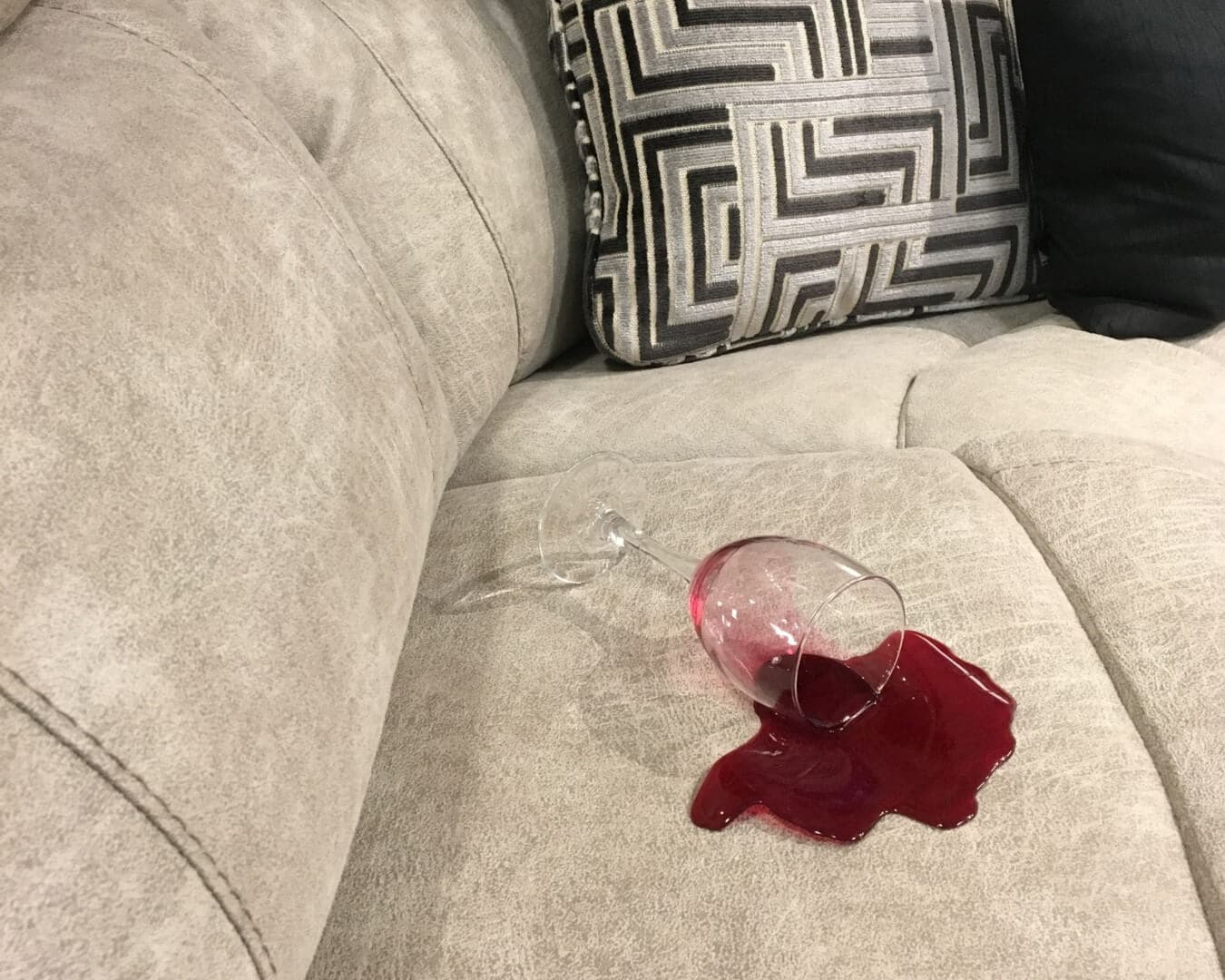 Zelf bank impregneren met een impregneerspray bank