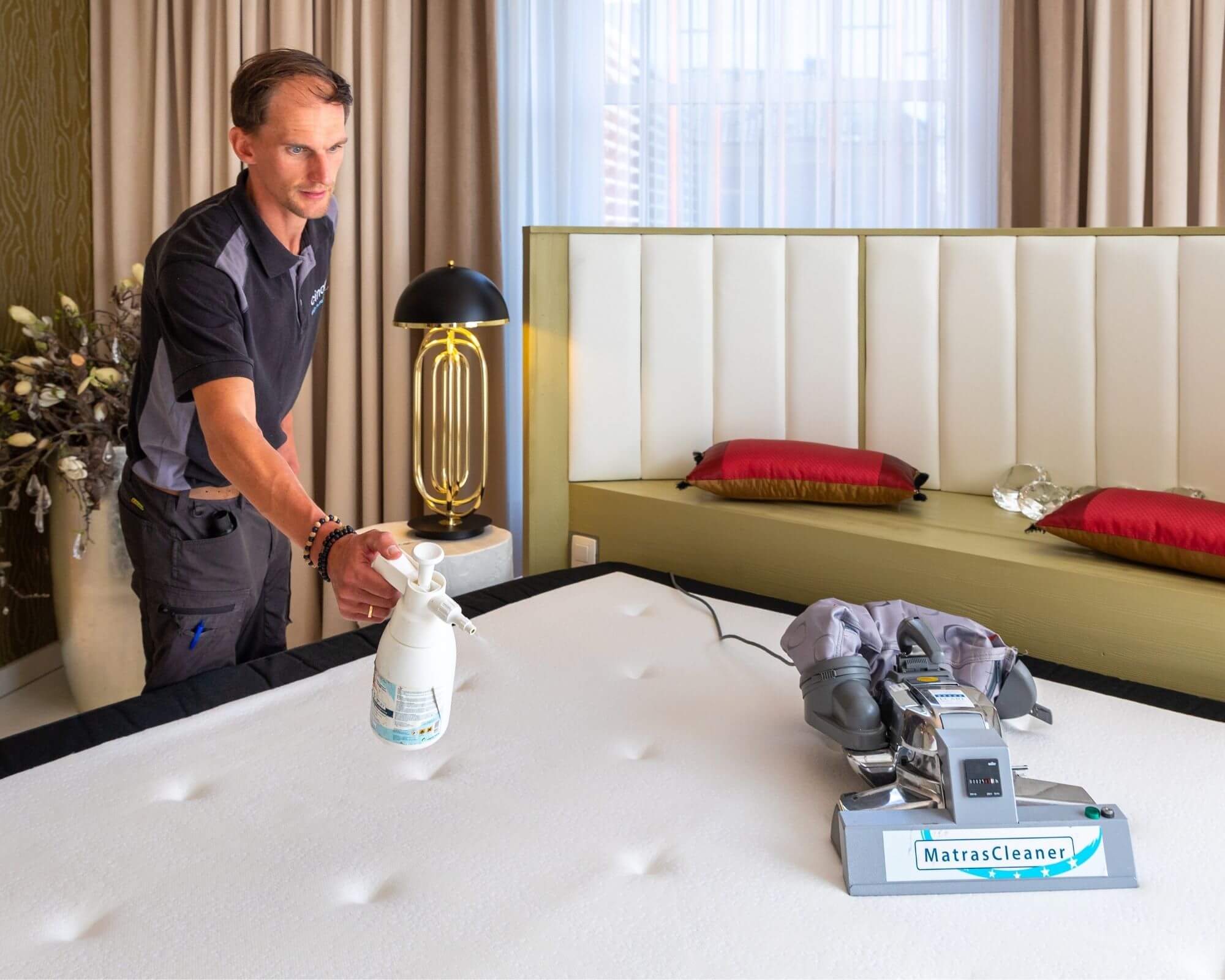 Uitgaan ontspannen Luchtpost Professionele matrasreiniging voor Hotel en Zorg - Cinco Cleaning