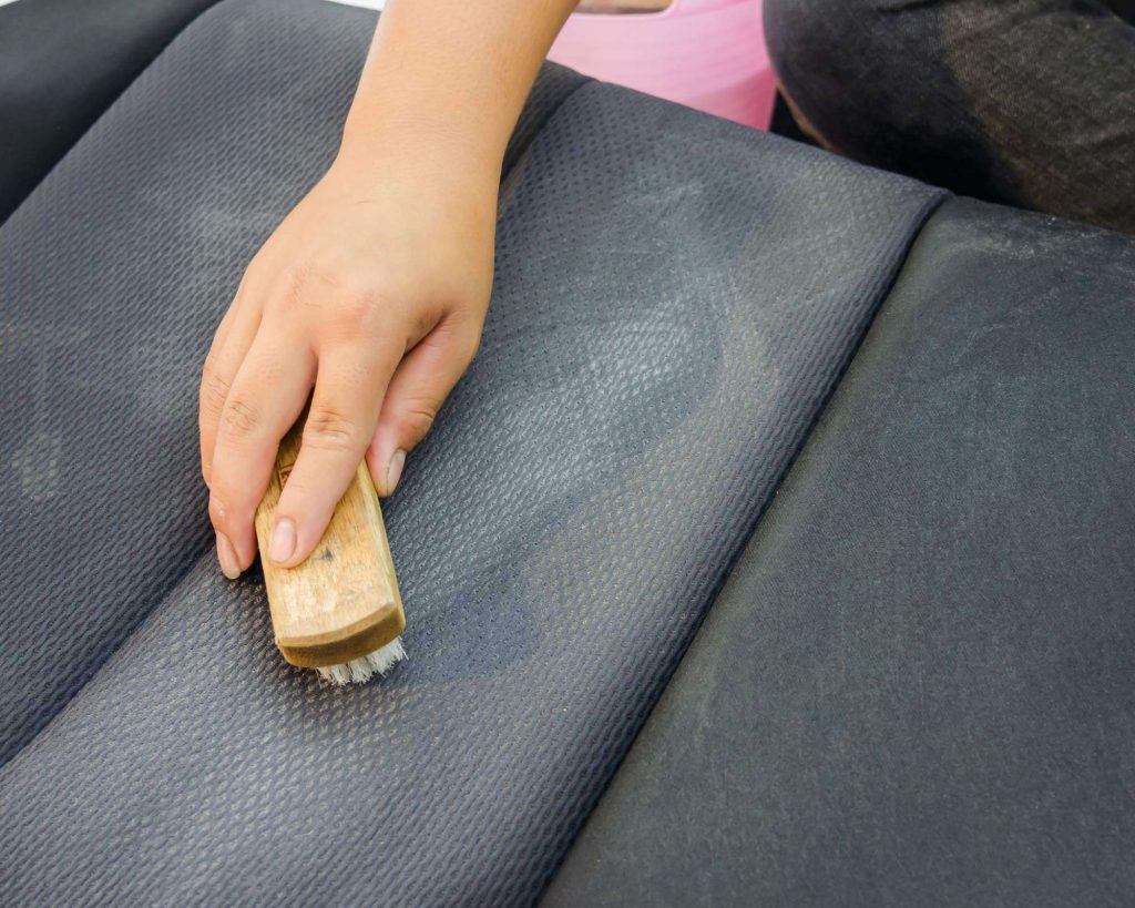 autostoelen reinigen azijn en baking soda