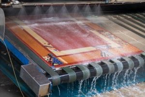 Vloerkleed door Cinco Cleaning laten spoelen Vloerkleed reinigen; vloerkleed wordt gespoeld